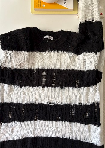 Siyah Beyaz Çizgili Örgü Salaş Kazak - Görsel 4