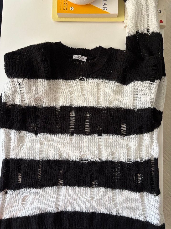 Siyah Beyaz Çizgili Örgü Salaş Kazak - Görsel 4