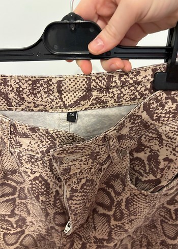 Kahverengi Yılan Desenli Kadın Pantolon - Görsel 4