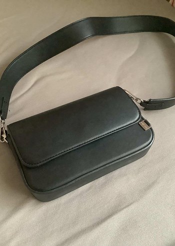 Bershka siyah deri çanta - Görsel 2