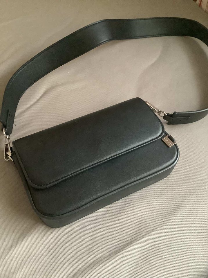 Bershka siyah deri çanta - Görsel 2