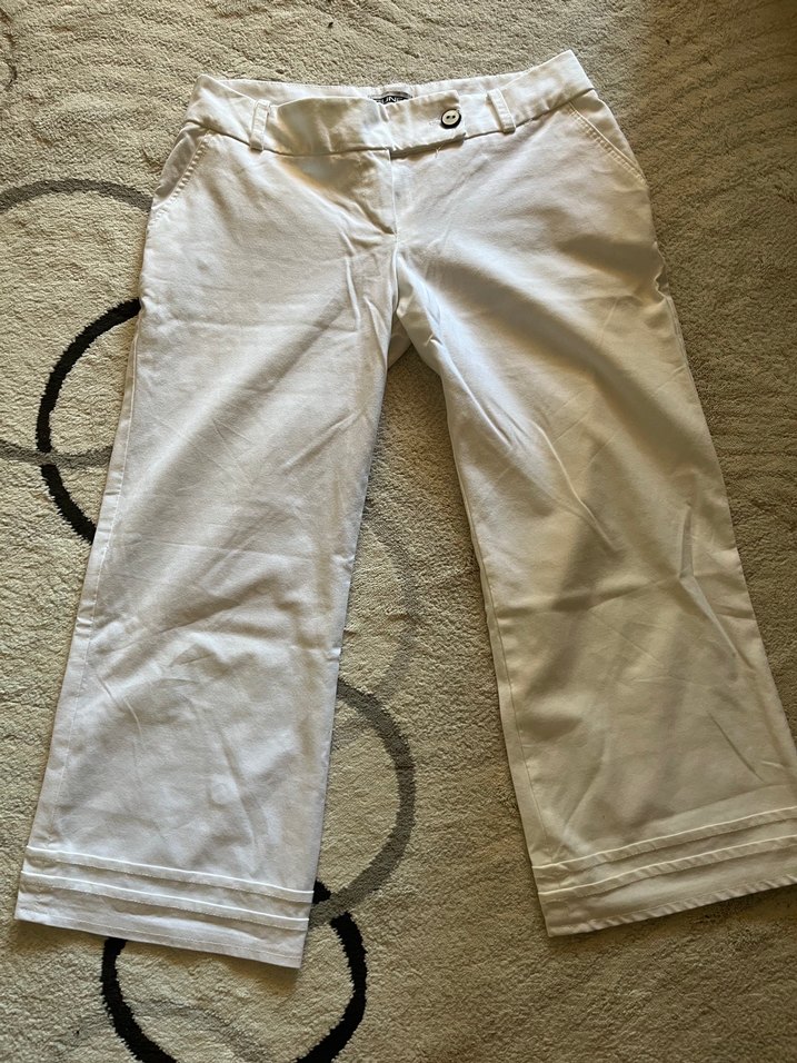 Kadın Beyaz Pamuklu Düğmeli Kapri Pantolon - Görsel 2