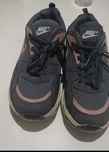 Gri pembe Nike ayakkabı 