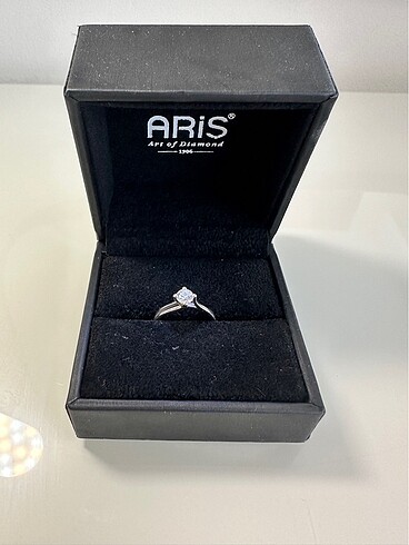 ARİŞ PIRLANTA TEKTAŞ D COLOR 0.40 CARAT YÜZÜK