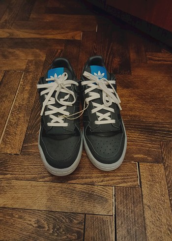 38 Beden Adidas marka Spor Ayakkabı
