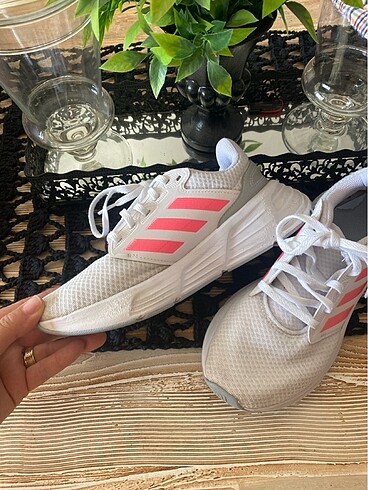 37,5 Beden Adidas spor ayakkabı