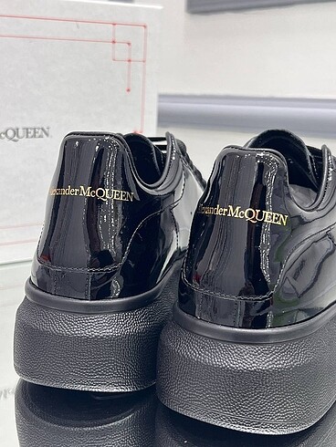 39 Beden siyah Renk Alexander Mcqueen ithal hakiki deridir