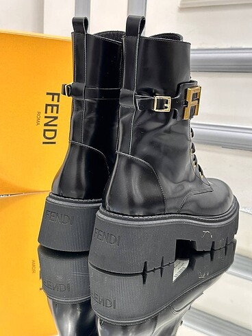 39 Beden Fendi bot sıfır ithal