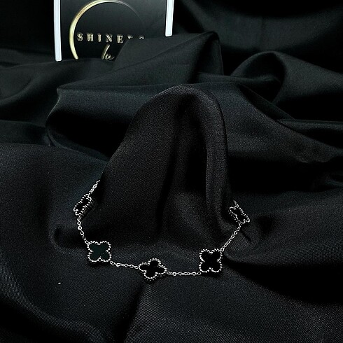 Beden Van cleef model siyah gümüş renk çelik bileklik