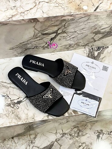 40 Beden siyah Renk Prada taşlı terlik sıfır