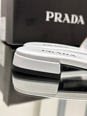 40 Beden beyaz Renk Prada terlik bej sıfır