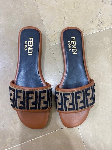 Fendi Fendi terlik taba renk sıfır