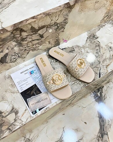 37 Beden siyah Renk Michael Kors terlik sıfır