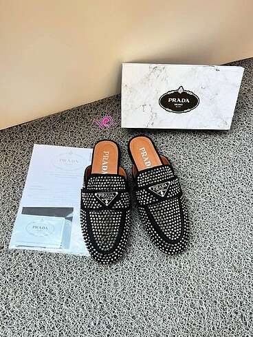 Prada Prada taşlı terlik sıfır