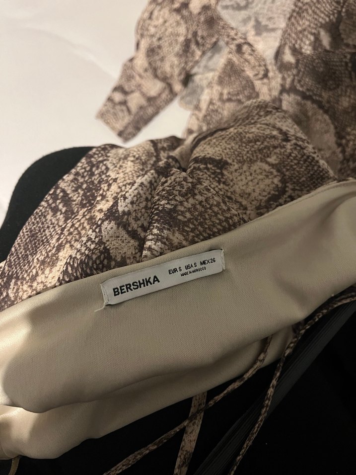 Drapeli V Yaka Kahverengi Yılan Desenli Uzun Elbise - Görsel 3