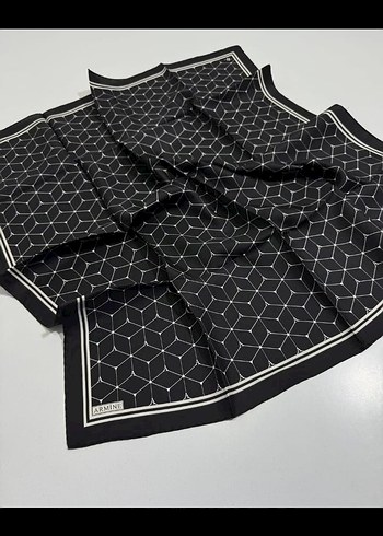 Kadın Siyah Geometrik Desenli Fular