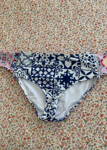 Renkli Desenli Fırfırlı Bohem Bikini Altı