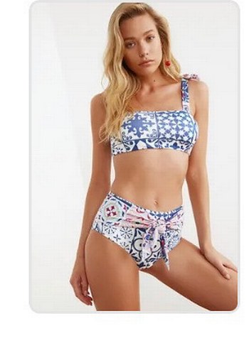 Penti Renkli Desenli Fırfırlı Bohem Bikini Altı