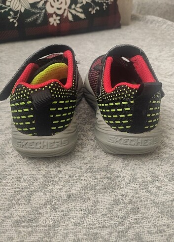23 Beden kırmızı Renk 23 numara skechers