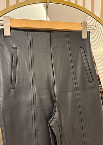 Stradivarius paçası yırtmaçlı deri pantolon - Görsel 3