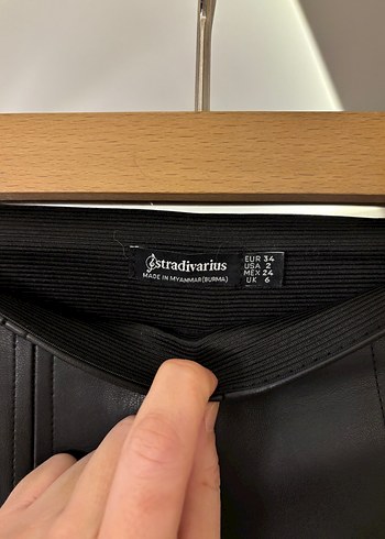 Stradivarius paçası yırtmaçlı deri pantolon - Görsel 4