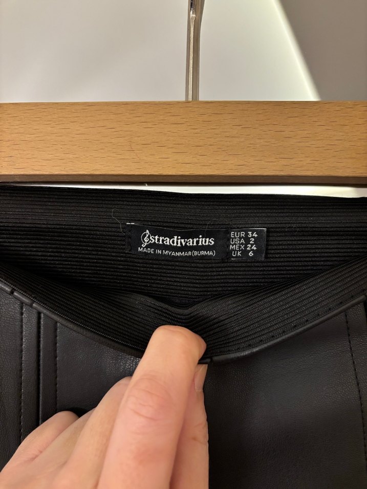 Stradivarius paçası yırtmaçlı deri pantolon - Görsel 4