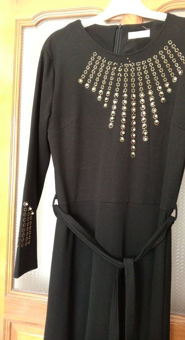 Zincir Detaylı Uzun Kollu Siyah Elbise - Görsel 2