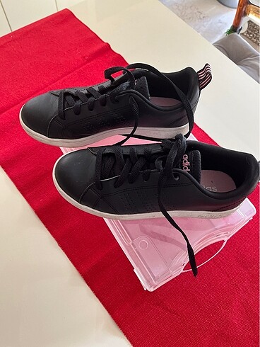 36 Beden Adidas spor ayakkabı