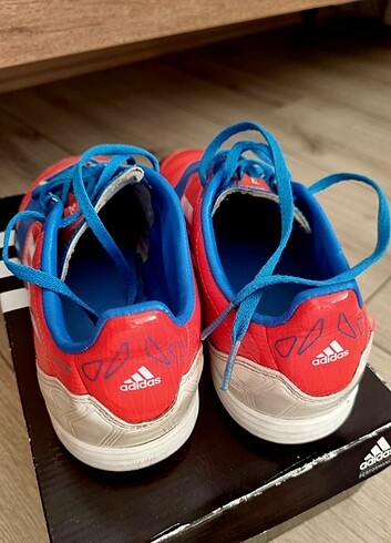 37 Beden mavi Renk Adidas F50 halı saha ayakkabısı