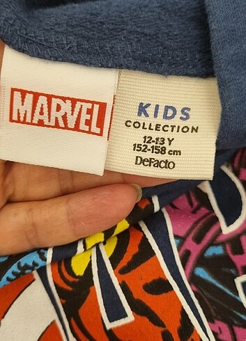 12-13 Yaş Beden 12-13 yaş marvel lisanslı kapsonlu sweatshirt