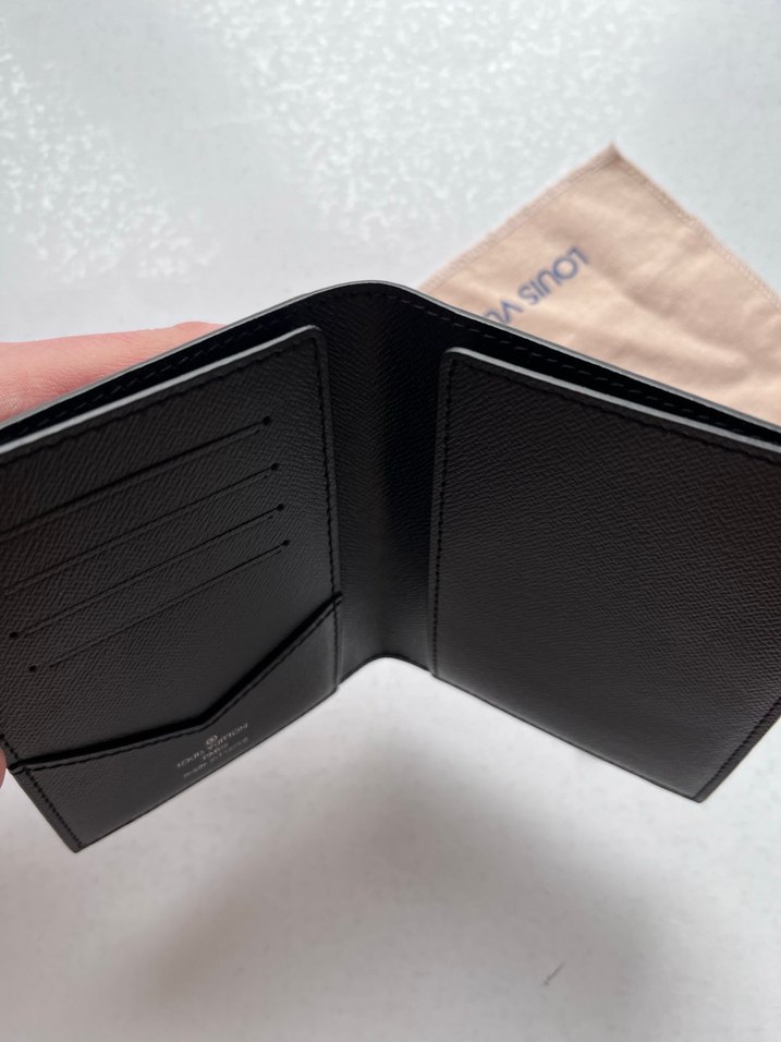 Siyah Louis Vuitton pasaport - Görsel 4