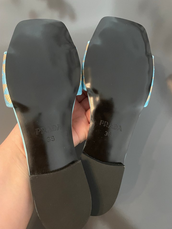 Prada modeli terlik - Görsel 5