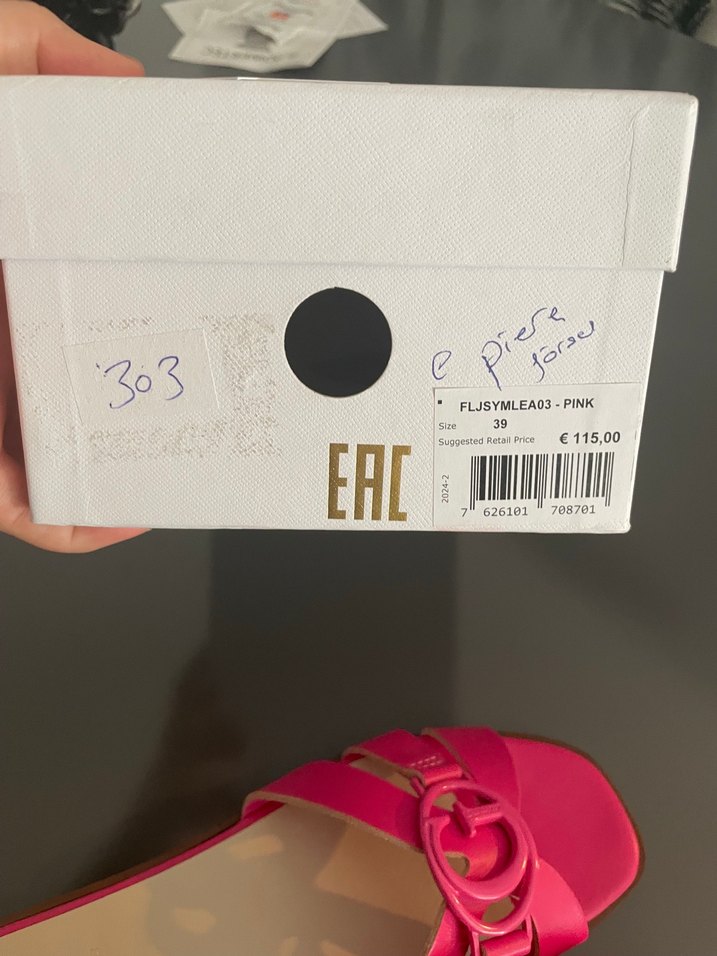 Guess gerçek deri terlik - Görsel 4