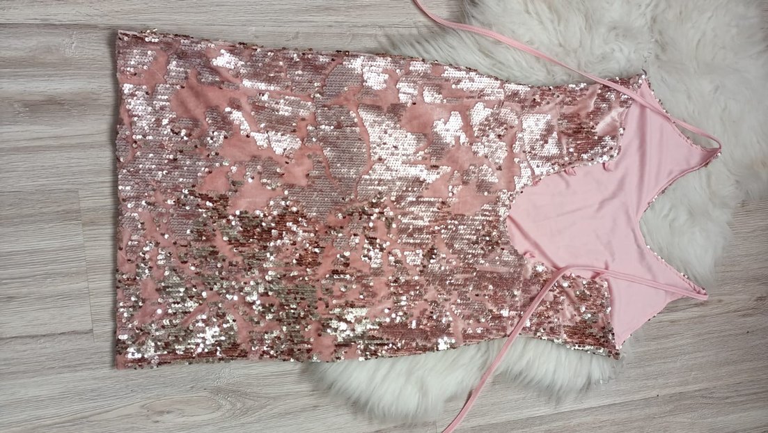 Pembe Kadife Pullu Abiye - Görsel 3