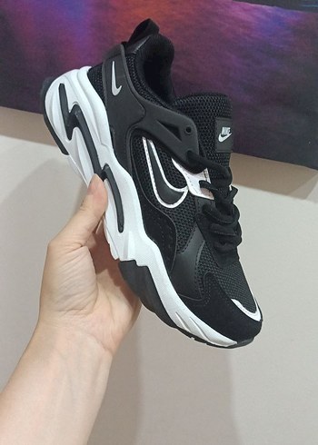 39 Beden Siyah Bağcıklı Kadın Spor Ayakkabı Bold Run