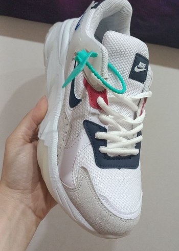 Beyaz Bağcıklı Spor Ayakkabı