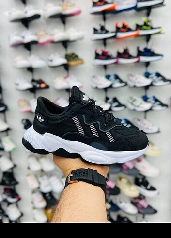 Adidas Sneakers