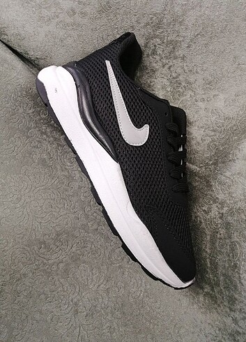 Siyah Nike