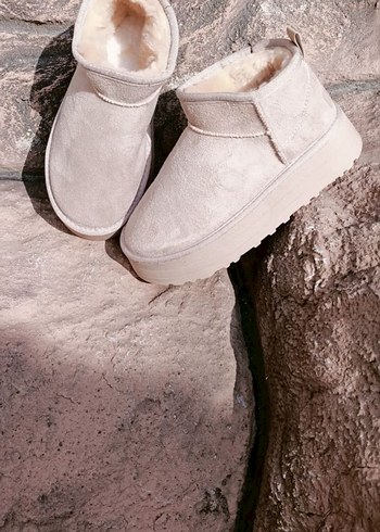 Platform UGG Bej Süet Kürklü Dolgu Topuk Kadın Bot