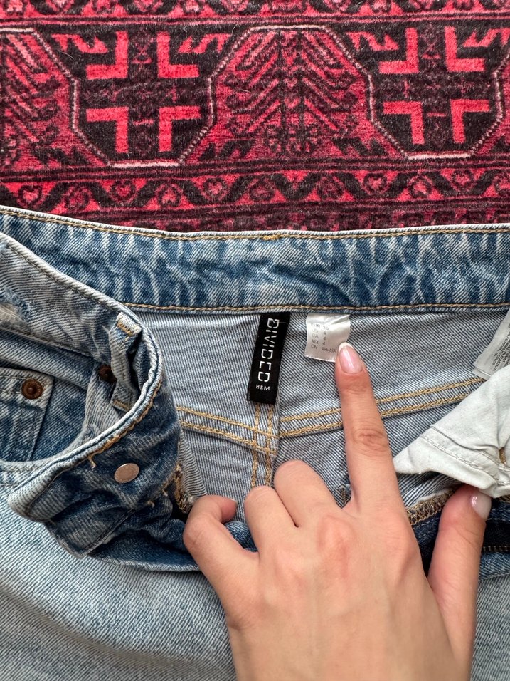 Düğmeli Bağlama Desenli Kadın Kot Şort - Görsel 3