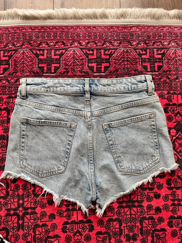 Düğmeli Bağlama Desenli Kadın Kot Şort - Görsel 2