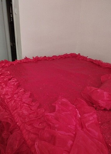  Beden kırmızı Renk Elart marka yatak örtüsü 