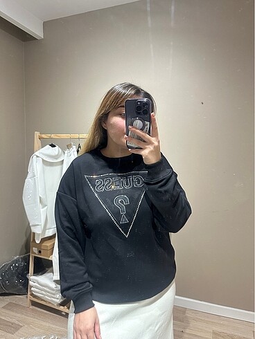 m Beden Taşlı Guess Sweat
