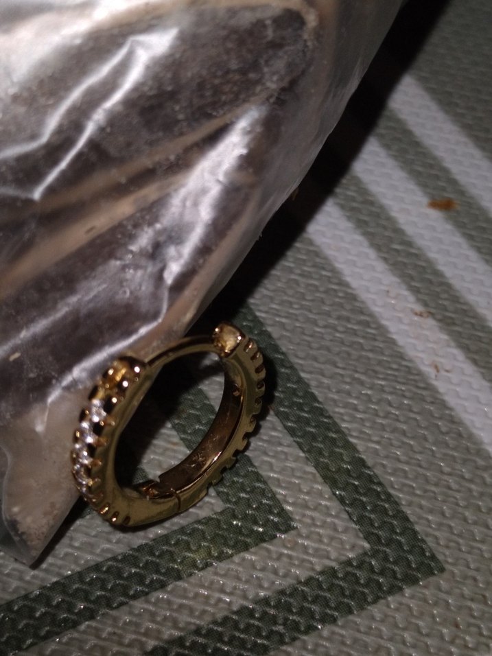 Altın Renkli Parlak taşlarla süslü Küpe - Görsel 5