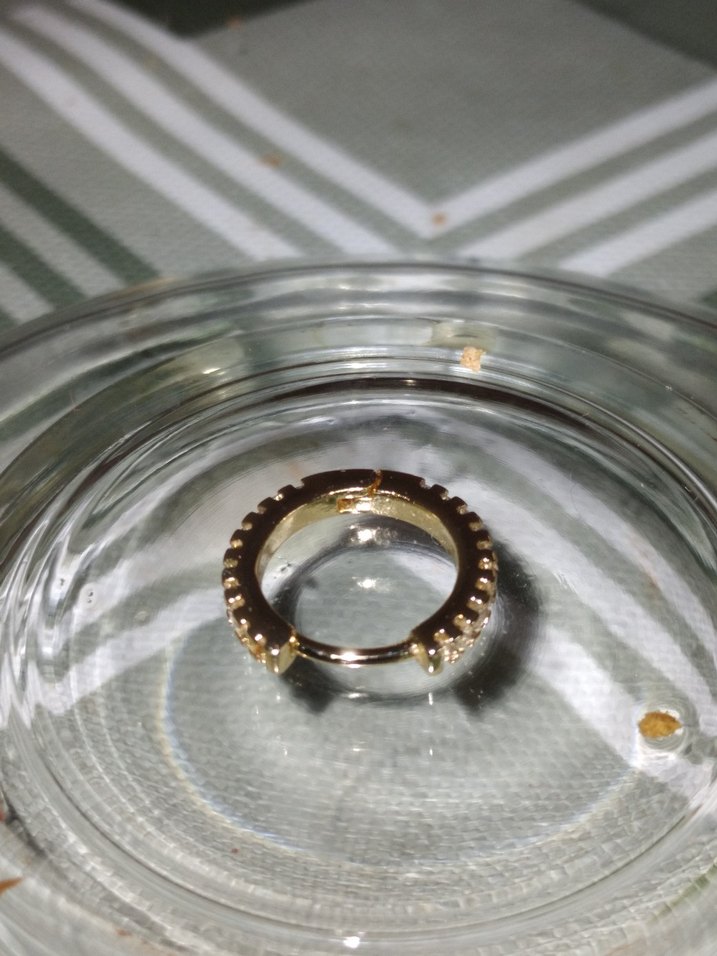 Altın Renkli Parlak taşlarla süslü Küpe - Görsel 4