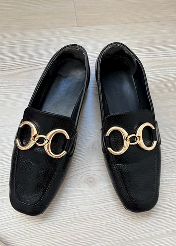 38 Beden Kadın Parlak Altın Tokalı Deri Loafer