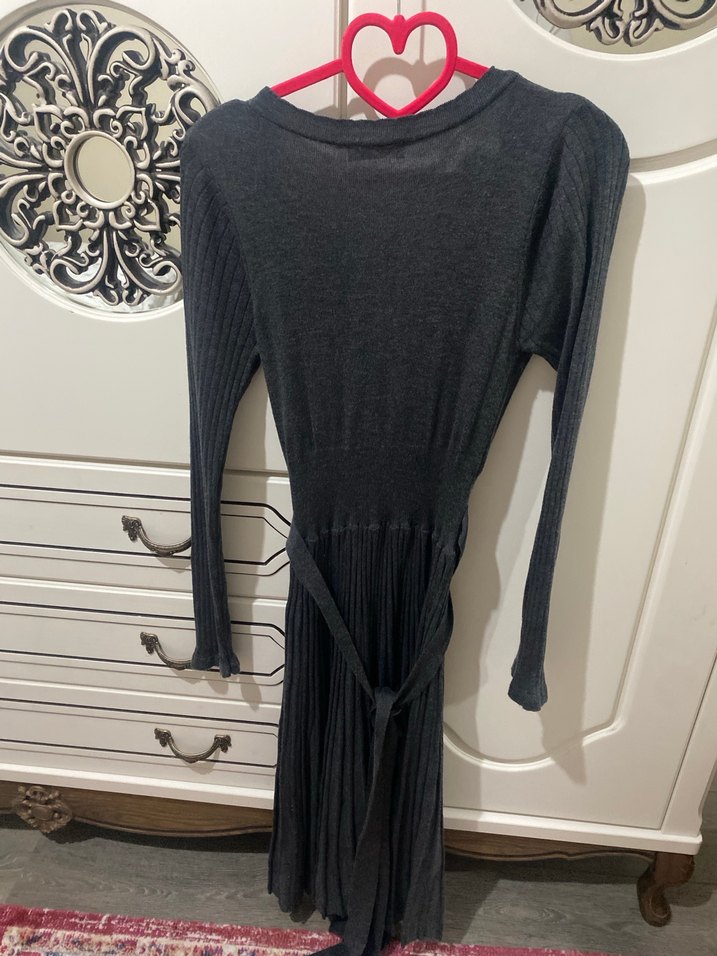 Gri V Yaka Pilili Uzun Triko Elbise - Görsel 2