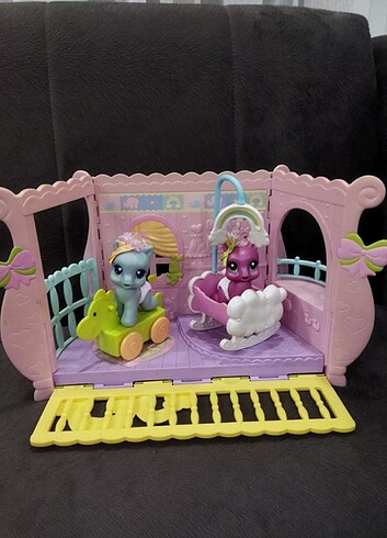 My little pony minik pony nin odası veya evi