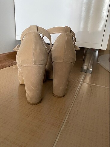 37 Beden Bej Bağcıklı Stiletto