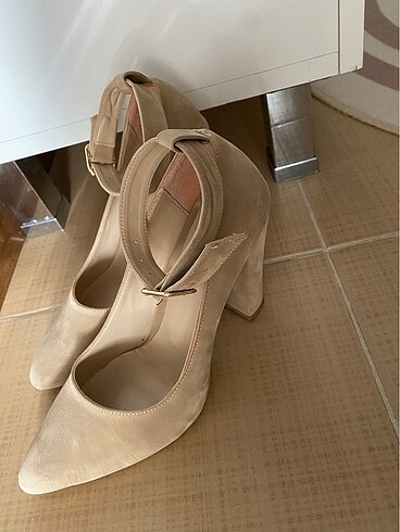 Diğer Bej Bağcıklı Stiletto